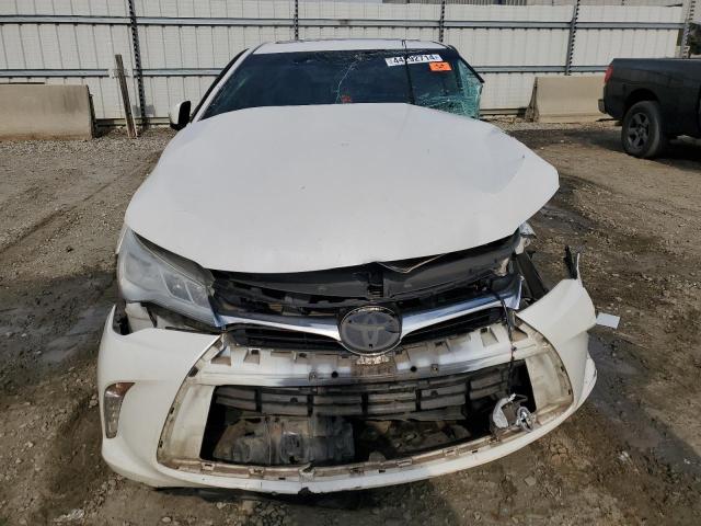 4T1BK1FKXFU567931 - 2015 TOYOTA CAMRY XSE WHITE photo 5