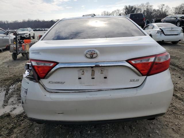 4T1BK1FKXFU567931 - 2015 TOYOTA CAMRY XSE WHITE photo 6