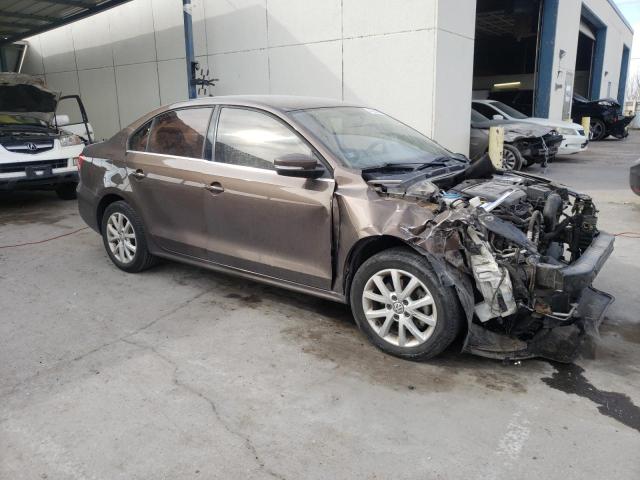 3VWD07AJ2EM324439 - 2014 VOLKSWAGEN JETTA SE BROWN photo 4