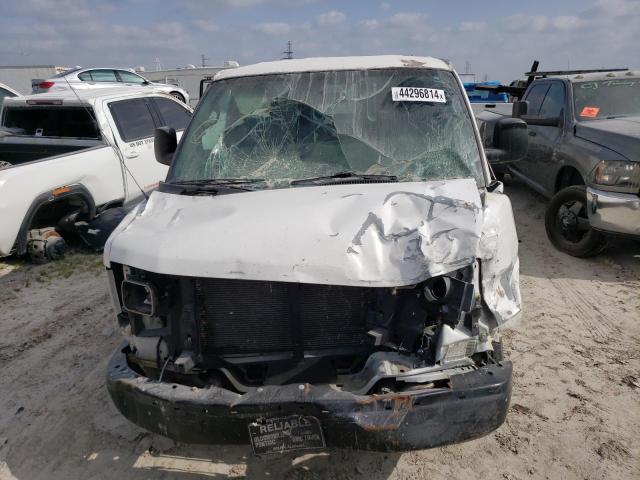 1GTGG25V671162505 - 2007 GMC SAVANA G2500 WHITE photo 5