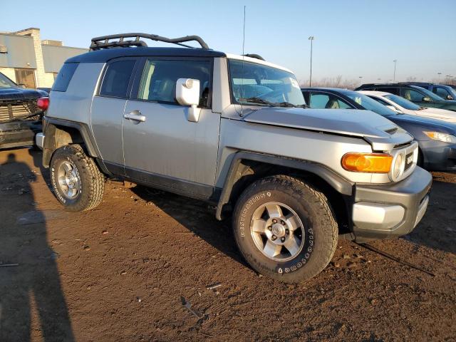 JTEBU4BF7AK075768 - 2010 TOYOTA FJ CRUISER SILVER photo 4