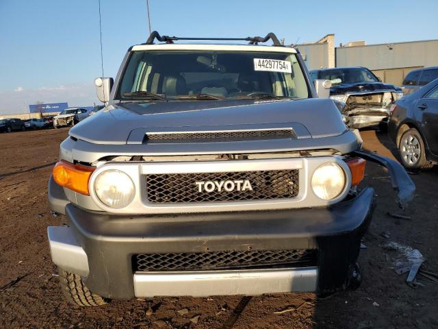 JTEBU4BF7AK075768 - 2010 TOYOTA FJ CRUISER SILVER photo 5