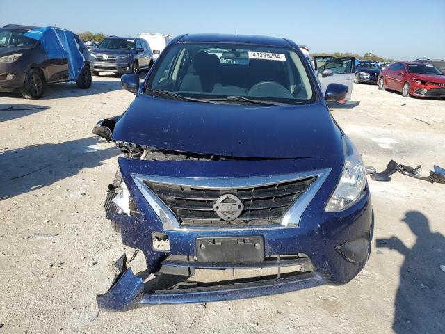 3N1CN7AP4JL845900 - 2018 NISSAN VERSA S BLUE photo 5