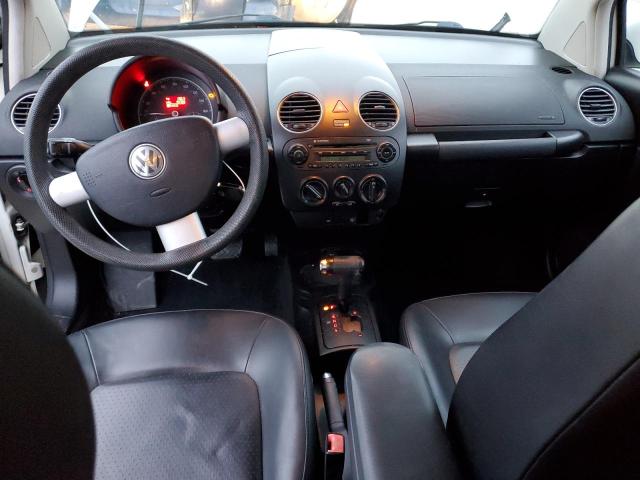 3VWPW3AG5AM014773 - 2010 VOLKSWAGEN NEW BEETLE Weiß Foto 8