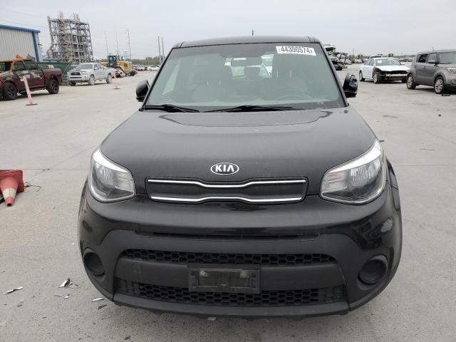 KNDJN2A23J7573193 - 2018 KIA SOUL BLACK photo 5