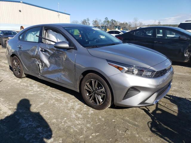 3KPF24AD6RE704382 - 2024 KIA FORTE LX GRAY photo 4