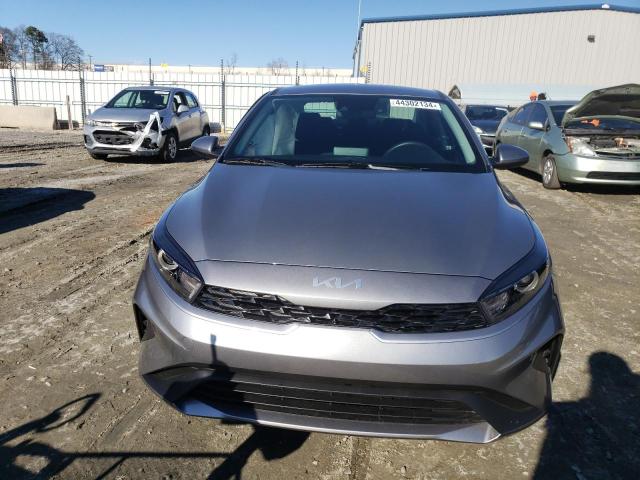 3KPF24AD6RE704382 - 2024 KIA FORTE LX GRAY photo 5