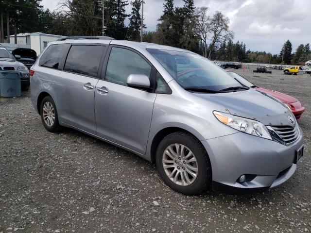 5TDYK3DCXGS703776 - 2016 TOYOTA SIENNA XLE SILVER photo 4