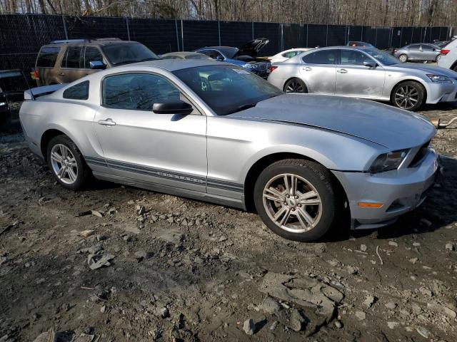 1ZVBP8AN1A5117553 - 2010 FORD MUSTANG SILVER photo 4