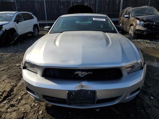 1ZVBP8AN1A5117553 - 2010 FORD MUSTANG SILVER photo 5