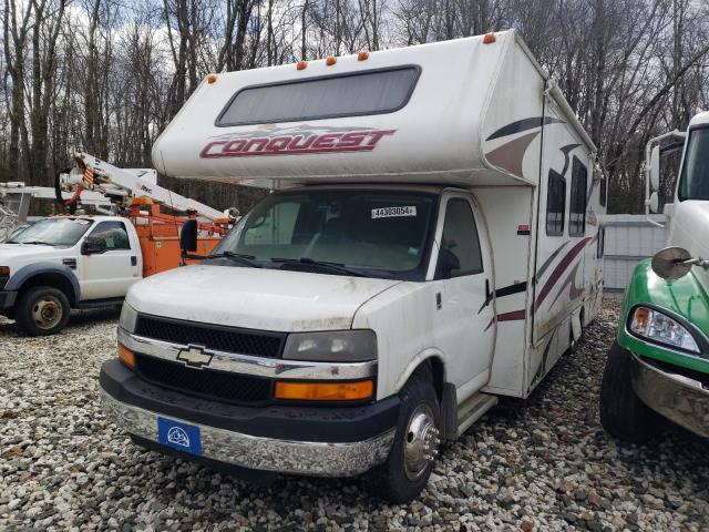 1GBKG31U471201187 - 2007 CHEVROLET EXPRESS G3 WHITE photo 2