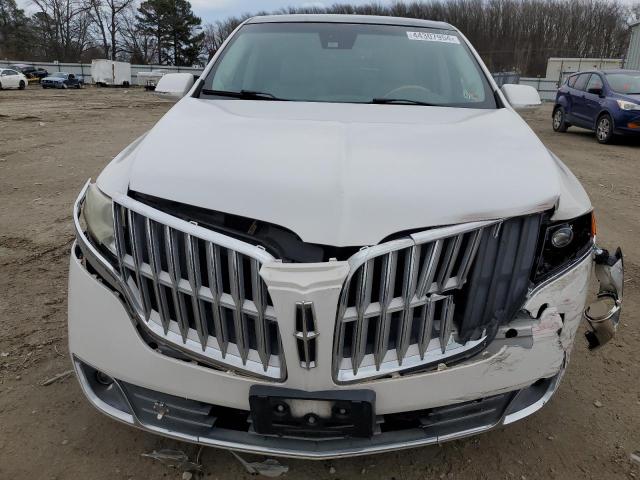 2LMHJ5FR3BBJ51970 - 2011 LINCOLN MKT WHITE photo 5