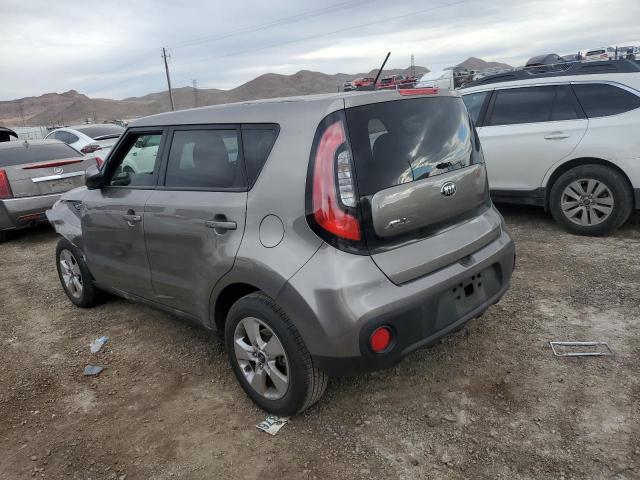 KNDJN2A29J7608190 - 2018 KIA SOUL GRAY photo 2