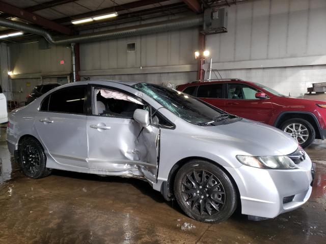 2HGFA1F56AH548888 - 2010 HONDA CIVIC LX فضي صورة 4