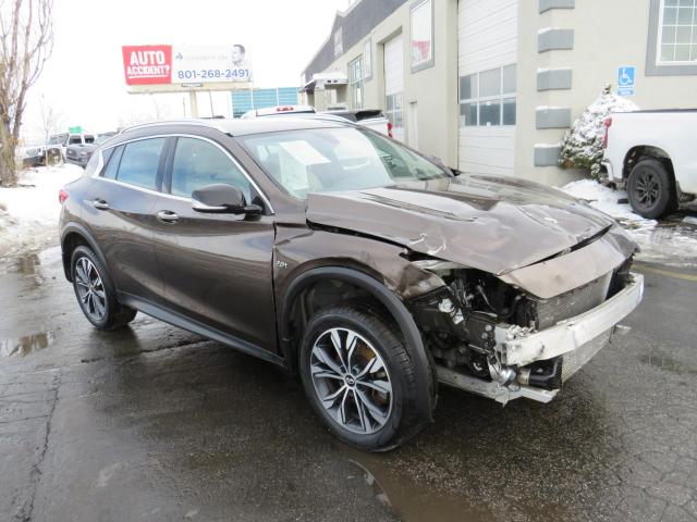 SJKCH5CR0JA055828 - 2018 INFINITI QX30 BASE CHARCOAL photo 1