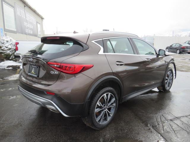 SJKCH5CR0JA055828 - 2018 INFINITI QX30 BASE Grafit foto 2
