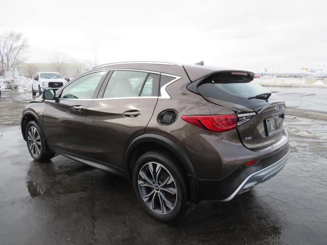 SJKCH5CR0JA055828 - 2018 INFINITI QX30 BASE CHARCOAL photo 5