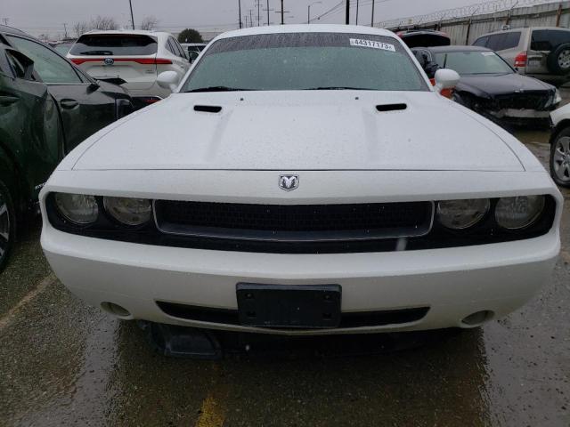 2B3CJ4DVXAH110382 - 2010 DODGE CHALLENGER SE WHITE photo 5