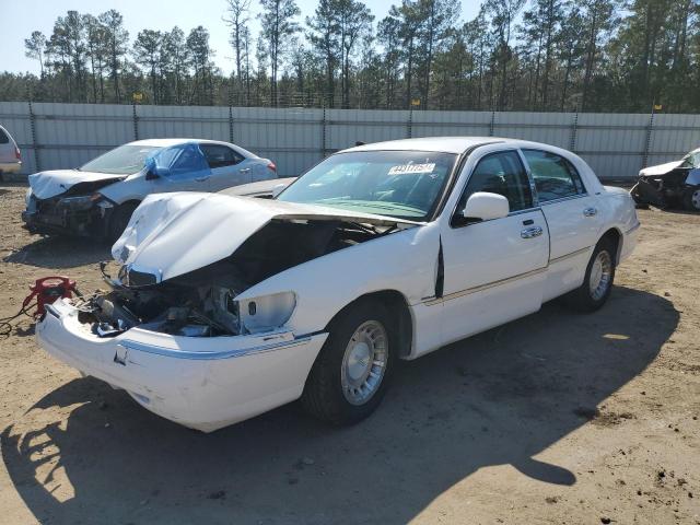 1LNHM81WX2Y608441 - 2002 LINCOLN TOWN CAR EXECUTIVE WHITE photo 1