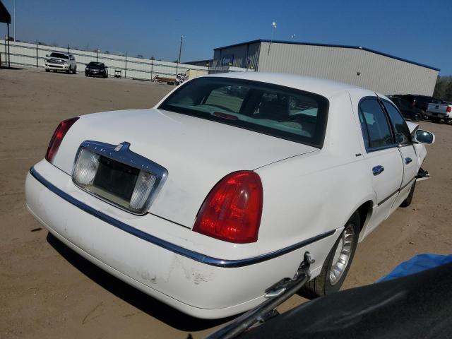 1LNHM81WX2Y608441 - 2002 LINCOLN TOWN CAR EXECUTIVE WHITE photo 3