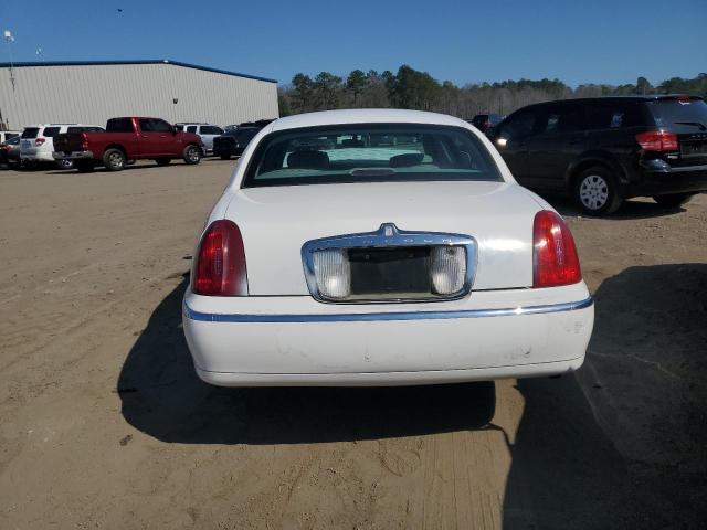 1LNHM81WX2Y608441 - 2002 LINCOLN TOWN CAR EXECUTIVE WHITE photo 6