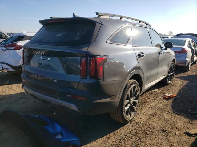 5XYRHDLF4NG080704 - 2022 KIA SORENTO EX GRAY photo 3