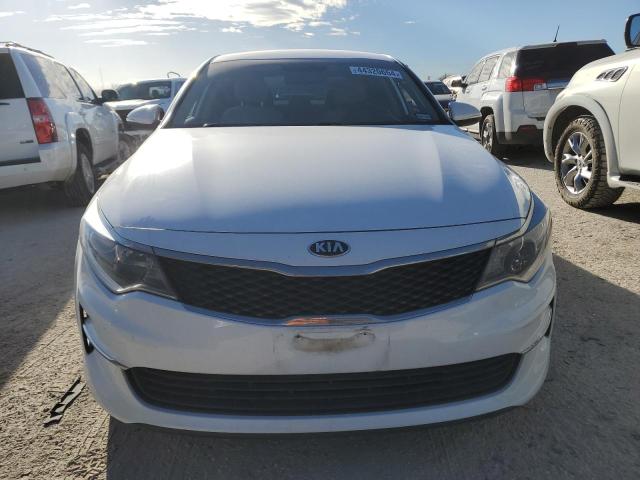 5XXGT4L39JG267558 - 2018 KIA OPTIMA LX WHITE photo 5