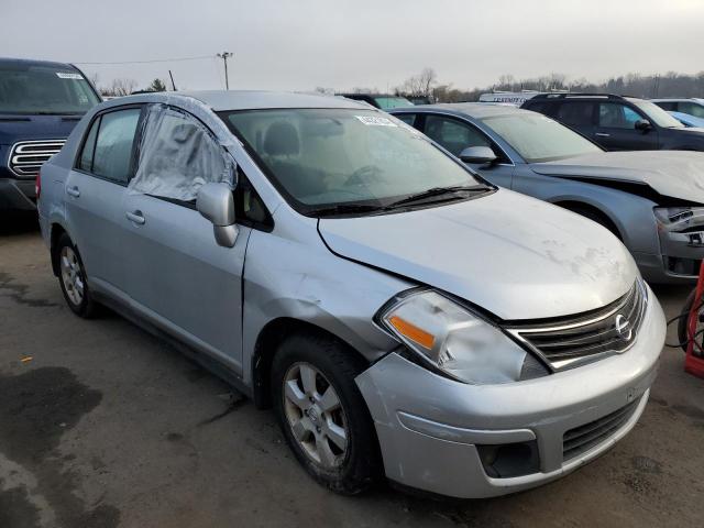 3N1BC11E09L441730 - 2009 NISSAN VERSA S SILVER photo 4