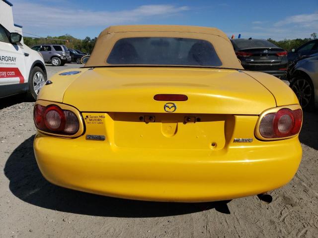 JM1NB353320225634 - 2002 MAZDA MX-5 MIATA BASE YELLOW photo 6