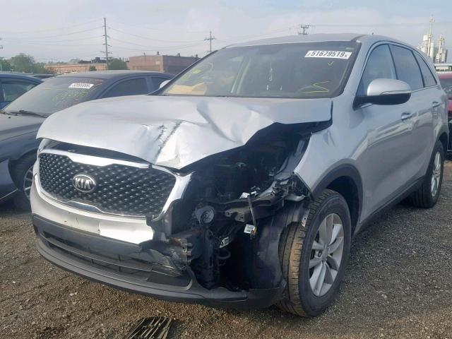 5XYPG4A3XGG164662 - 2016 KIA SORENTO LX SILVER photo 2