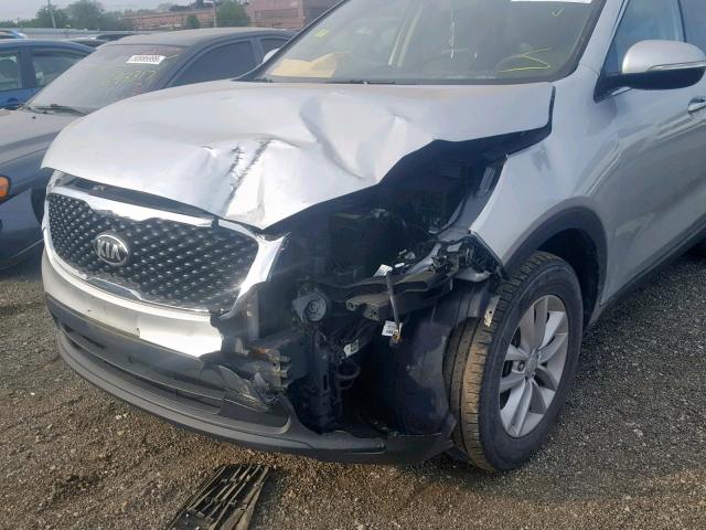 5XYPG4A3XGG164662 - 2016 KIA SORENTO LX SILVER photo 9