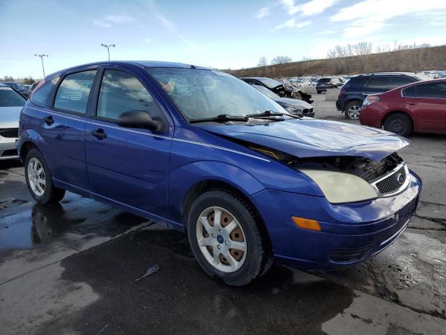 3FAHP37N15R117519 - 2005 FORD FOCUS ZX5 BLUE photo 4