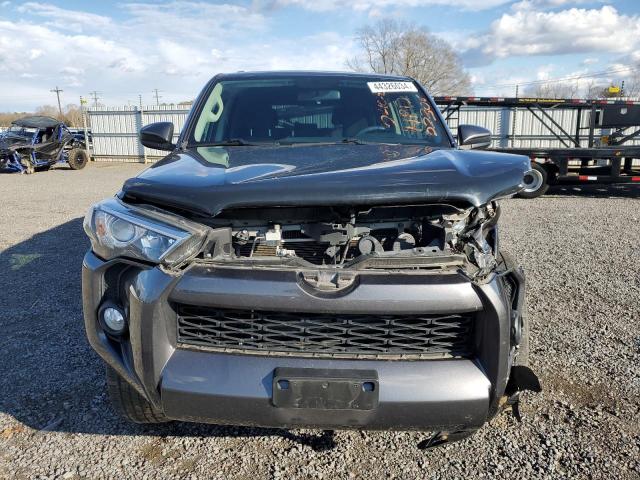 JTEBU5JR0J5532226 - 2018 TOYOTA 4RUNNER SR5/SR5 PREMIUM GRAY photo 5