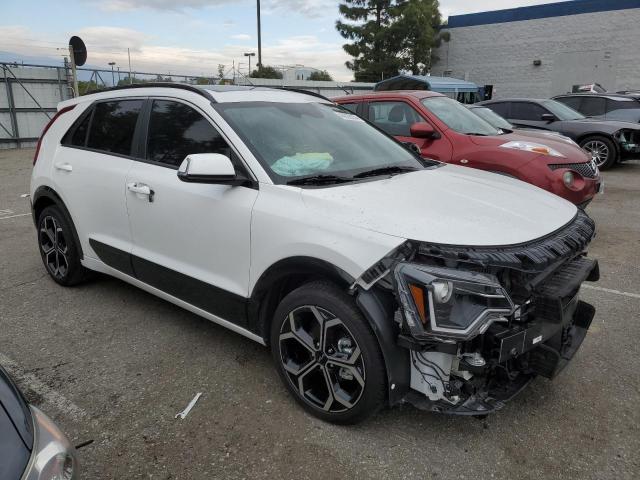 KNDCR3LE8P5076087 - 2023 KIA NIRO EX WHITE photo 4