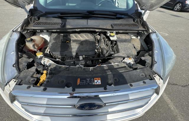 1FMCU9GD5HUB33660 - 2017 FORD ESCAPE SE WHITE photo 7