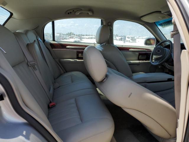 1LNHM81W14Y655733 - 2004 LINCOLN TOWN CAR EXECUTIVE SILVER photo 10