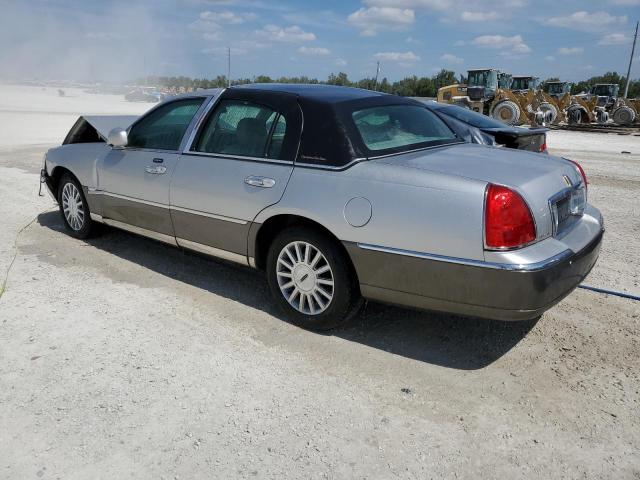 1LNHM81W14Y655733 - 2004 LINCOLN TOWN CAR EXECUTIVE SILVER photo 2