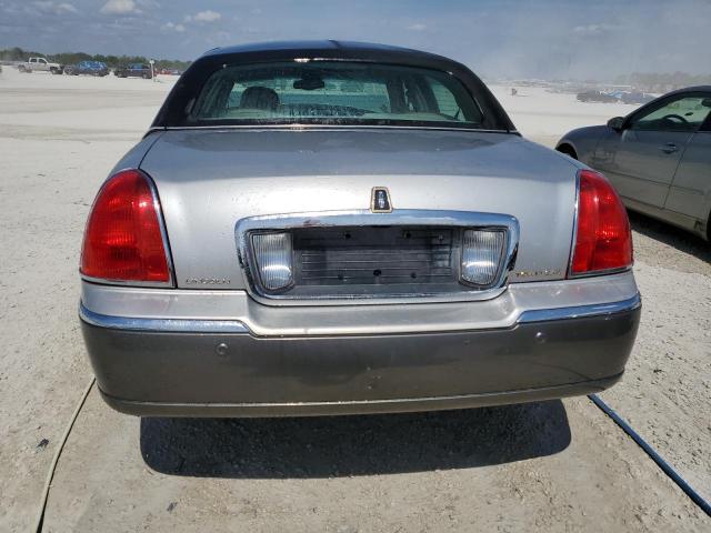 1LNHM81W14Y655733 - 2004 LINCOLN TOWN CAR EXECUTIVE SILVER photo 6