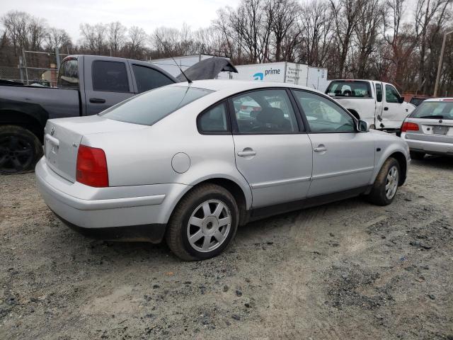 WVWMD63B9XE515260 - 1999 VOLKSWAGEN PASSAT GLS SILVER photo 3