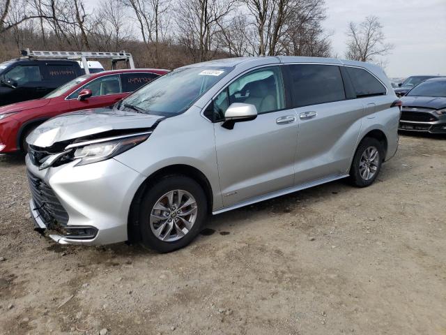 5TDKRKEC2MS063567 - 2021 TOYOTA SIENNA LE SILVER photo 1