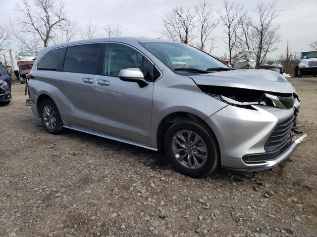 5TDKRKEC2MS063567 - 2021 TOYOTA SIENNA LE SILVER photo 4