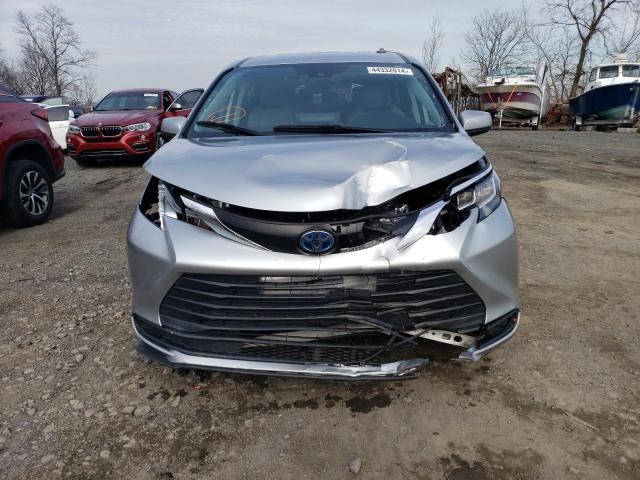 5TDKRKEC2MS063567 - 2021 TOYOTA SIENNA LE SILVER photo 5