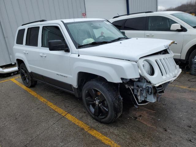 1C4NJPFB3FD318278 - 2015 JEEP PATRIOT LATITUDE WHITE photo 4