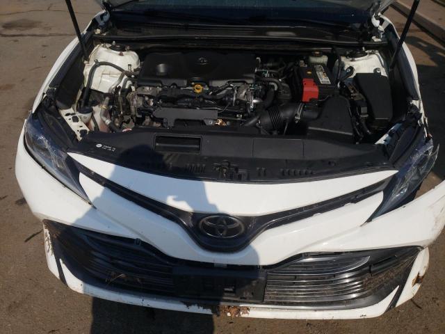 JTNB11HK8J3008621 - 2018 TOYOTA CAMRY L WHITE photo 11