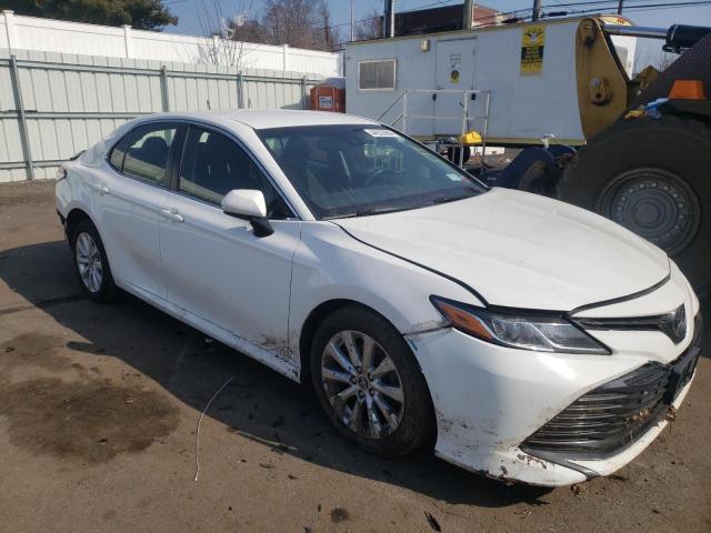 JTNB11HK8J3008621 - 2018 TOYOTA CAMRY L WHITE photo 4