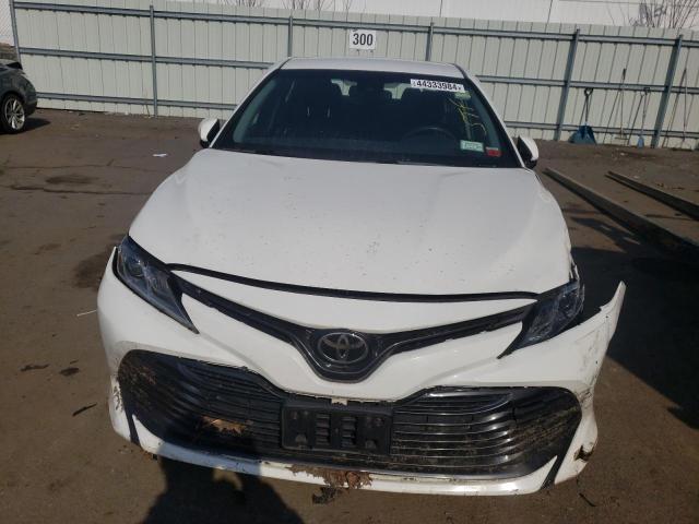 JTNB11HK8J3008621 - 2018 TOYOTA CAMRY L WHITE photo 5