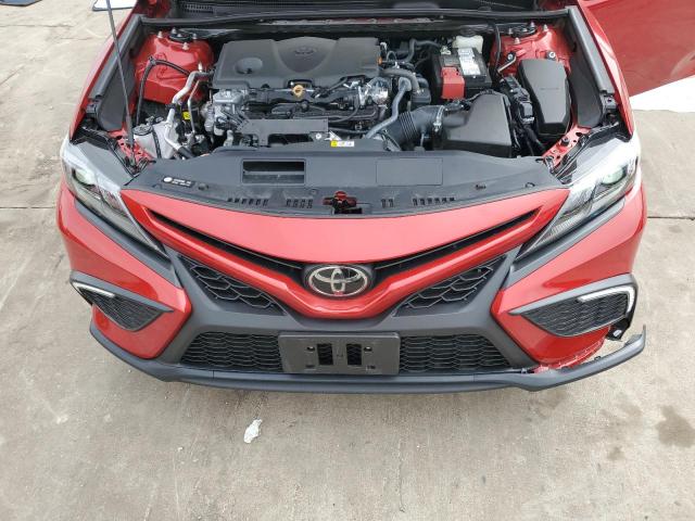 4T1T11AKXRU237824 - 2024 TOYOTA CAMRY SE NIGHT SHADE RED photo 11