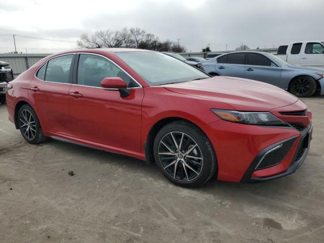 4T1T11AKXRU237824 - 2024 TOYOTA CAMRY SE NIGHT SHADE RED photo 4