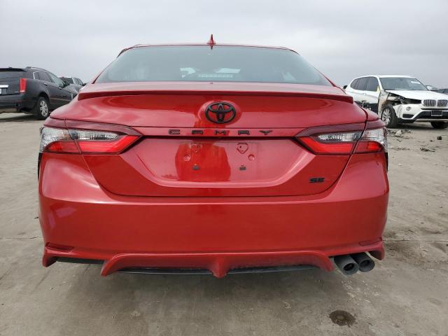 4T1T11AKXRU237824 - 2024 TOYOTA CAMRY SE NIGHT SHADE RED photo 6