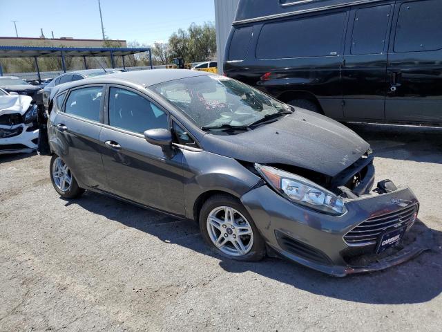 3FADP4EJ1JM132985 - 2018 FORD FIESTA SE GRAY photo 4